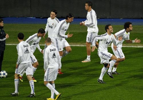 皇马欧冠征途：星芒璀璨，逆境铸传奇